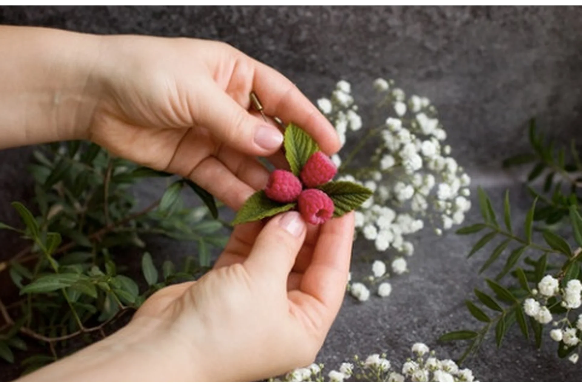 Малина + сборка брошки и сережек (Екатерина Килязова), фото 1 из 1.