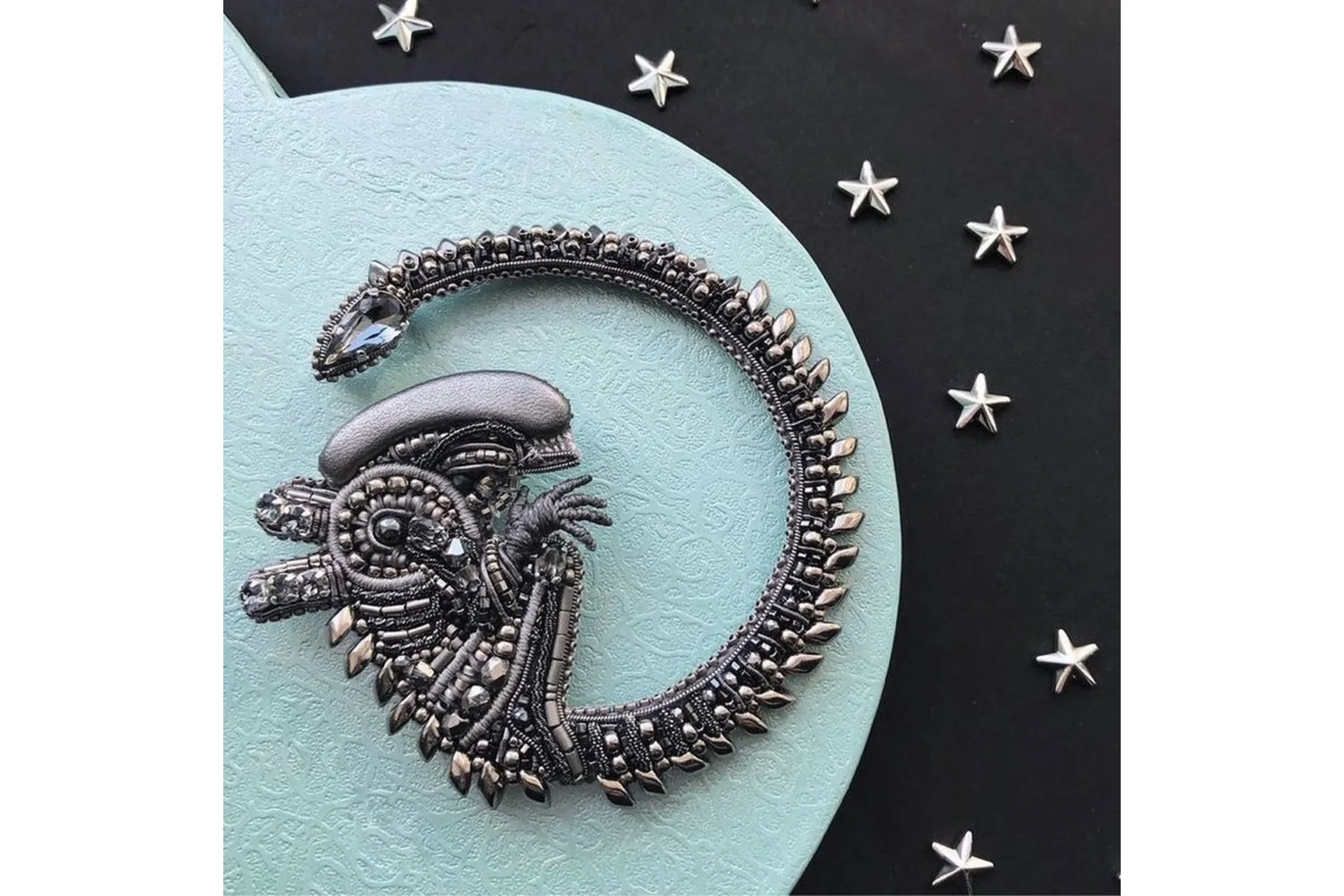 Брошь Чужой (brooch_from_stars), фото 1 из 1.