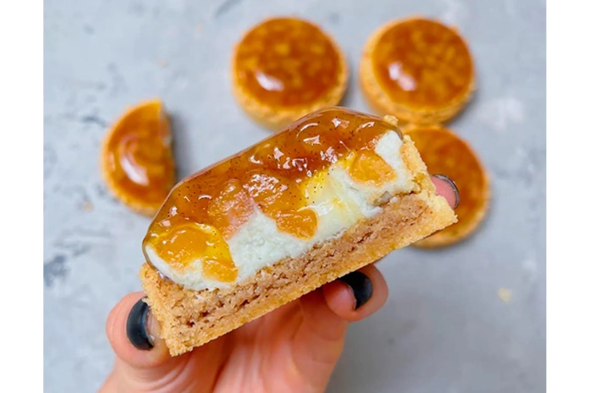 [veryirresistible18] Тарталетки «Карамельная груша со сливочным сыром». Рецепт (Анна Томильчик), фото 1 из 1.