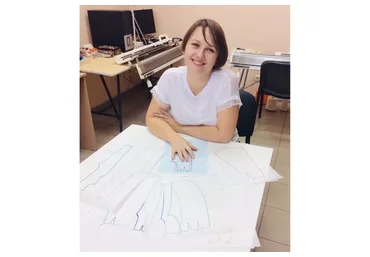 [Первый ряд]  Шаг вперед