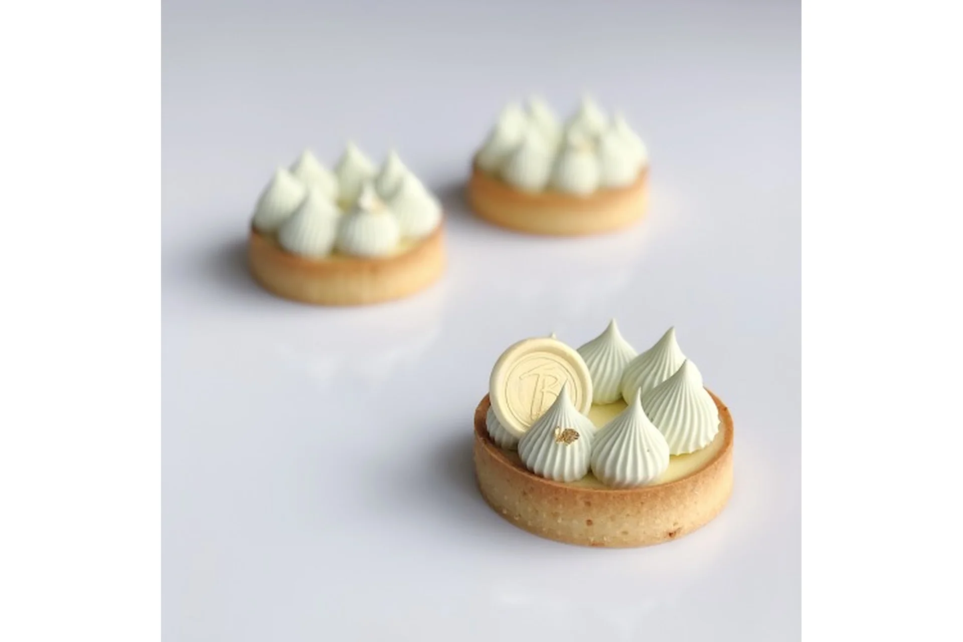 [Cake Pro]  Лимонный тарт с Юзу. Видео урок и техкарта (Александра Овешкова), фото 1 из 1.