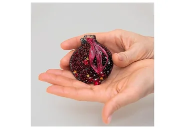 Брошь-гранат «Джотто» (Полина Кузнецова)