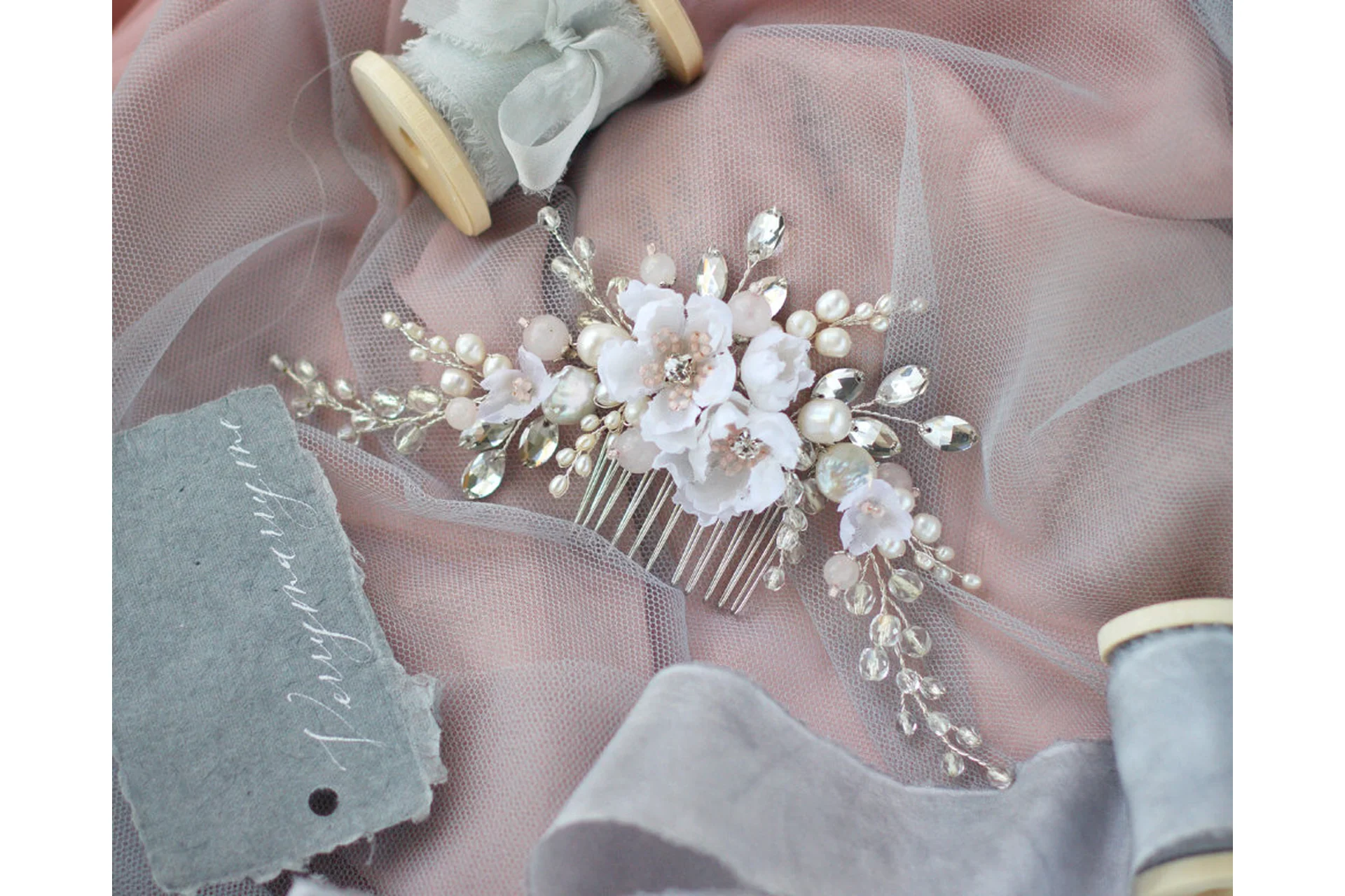 Гребень с цветами из шелка (Наталья Чечельницкая), фото 1 из 1.