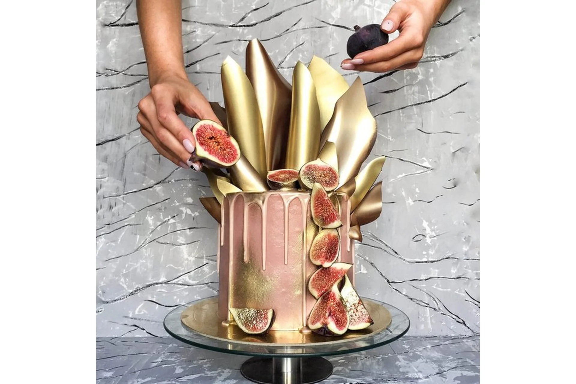 [Lililove.me] Шоколадный декор, дизайн и сборка тортов «Твист» (Рони Белова, Андрей Дубовик), фото 1 из 1.