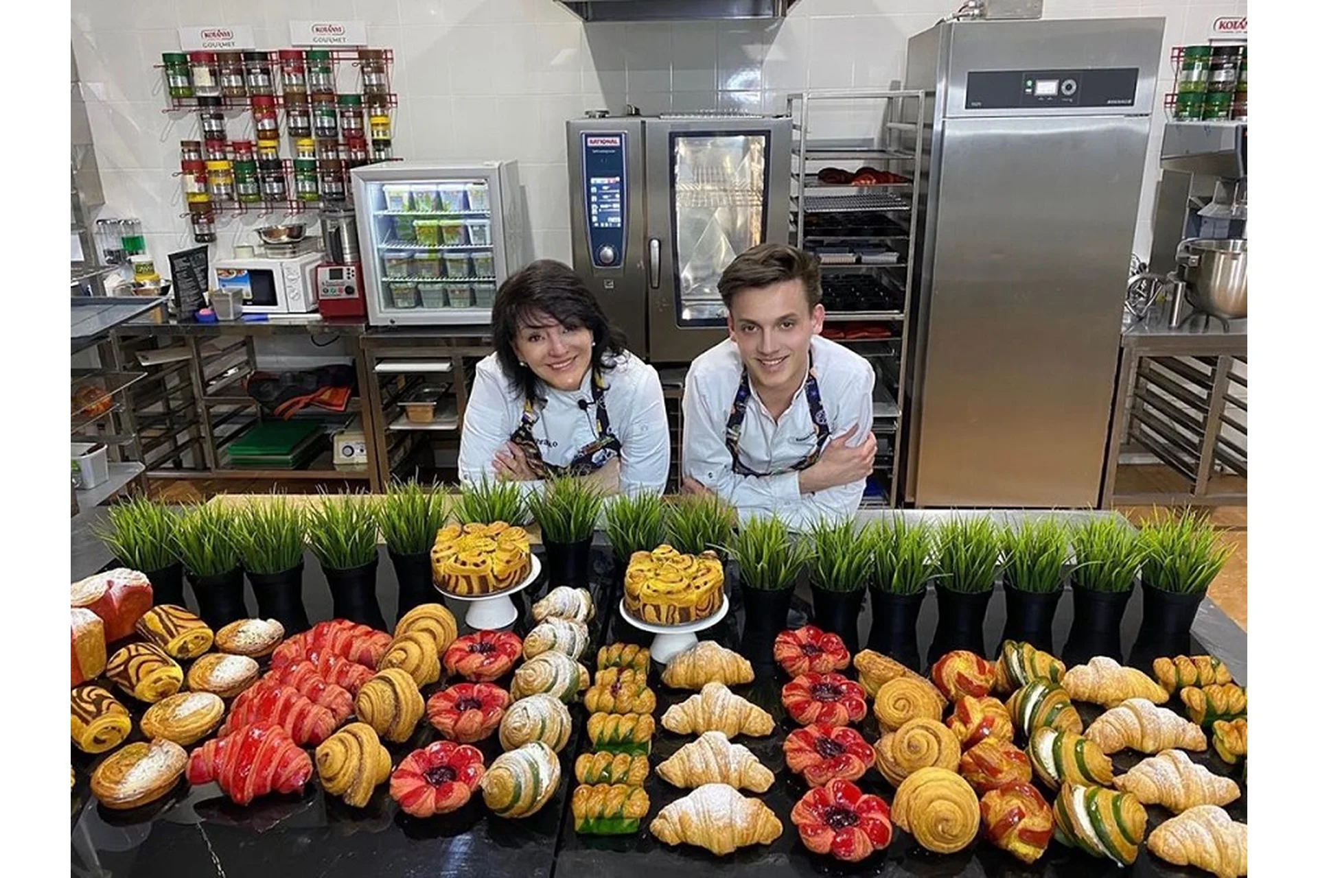 Круассаны. Изделия из слоеного дрожжевого теста (Елена Шрамко), фото 1 из 1.