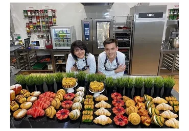 Круассаны. Изделия из слоеного дрожжевого теста (Елена Шрамко)