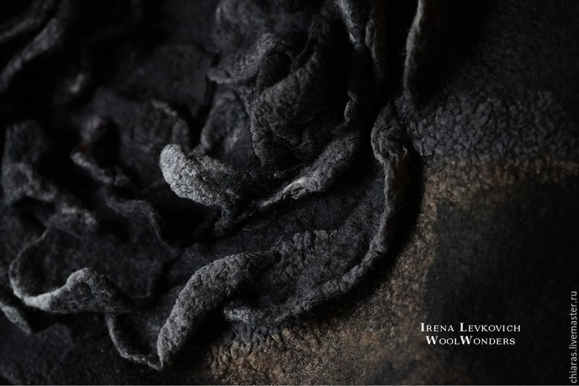 Платье на шелке с 3D декоративным элементом (Ирина Левкович), фото 1 из 1.