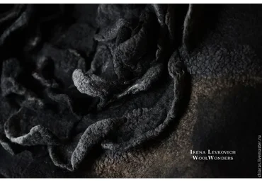 Платье на шелке с 3D декоративным элементом (Ирина Левкович)