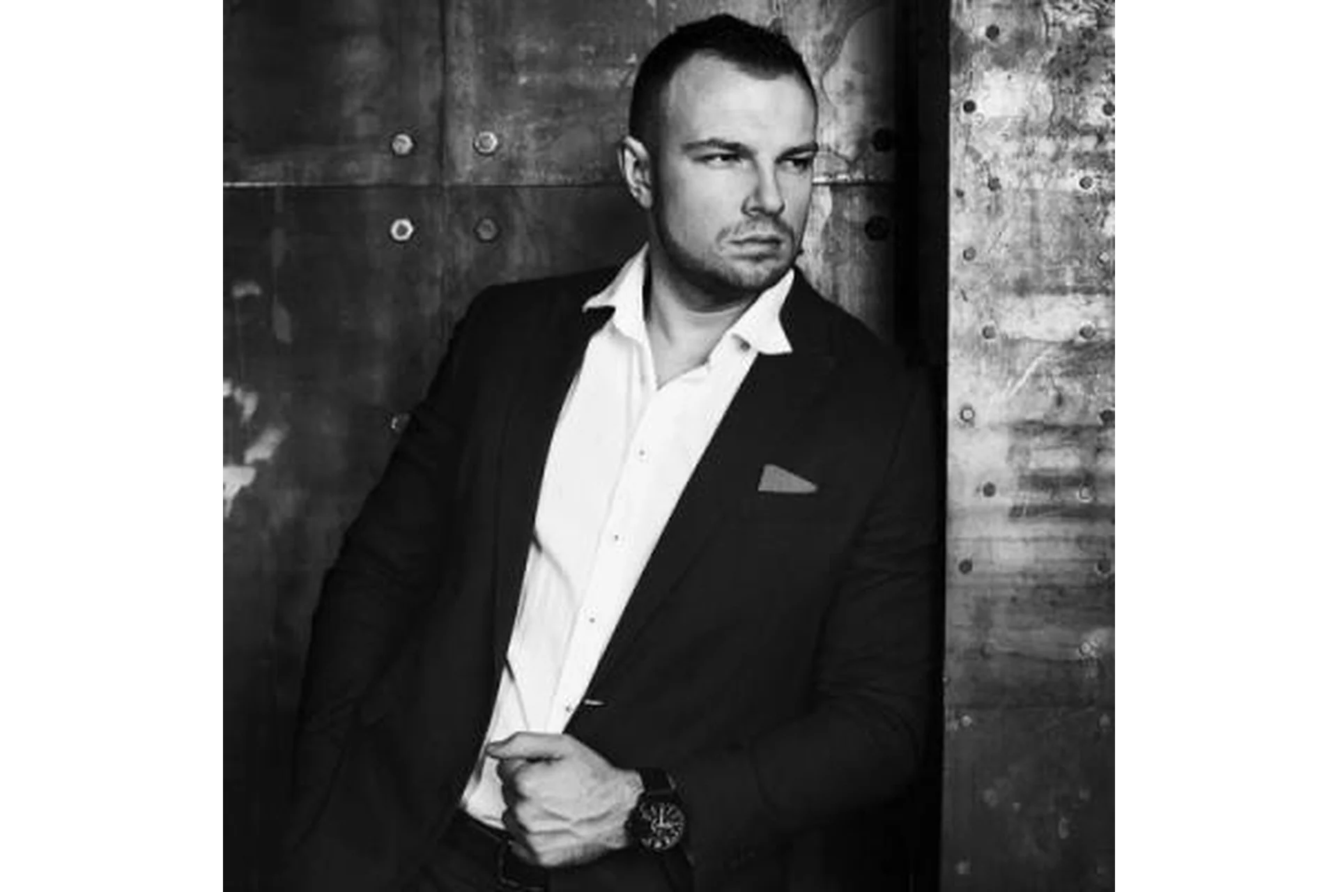 Статусное соблазнение (Антон Гломозда), фото 1 из 1.