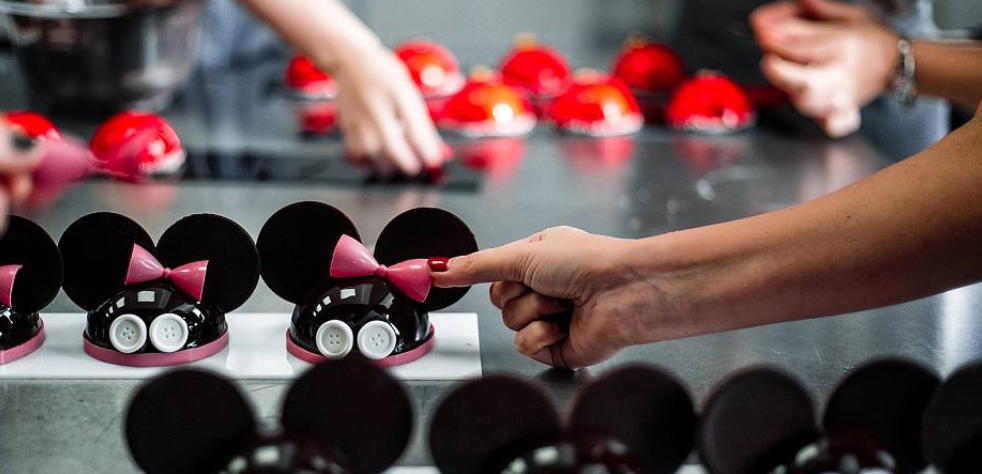 Большой курс Шоколадные  фигурки и пирожные в виде героев мультфильмов  (Александр Кислицын, Оксана Сихаджок)