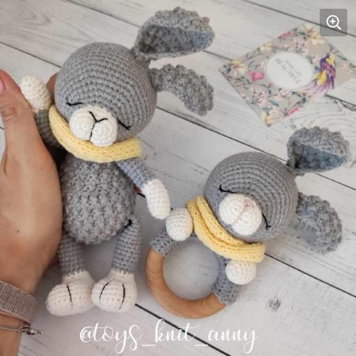 [Toys_knit_anny] Рельефный зайка и погремушка (Анна Борисова)