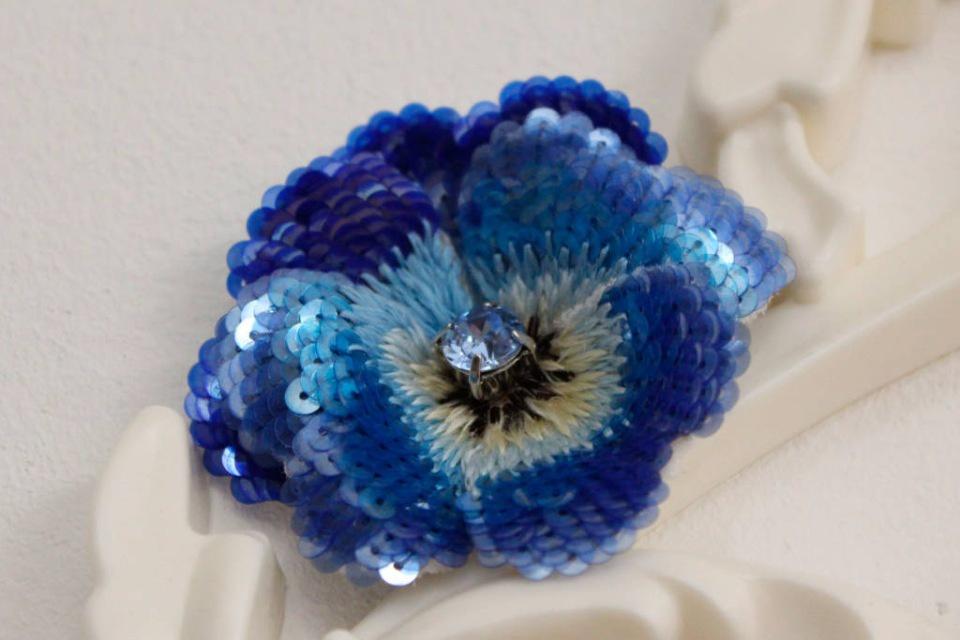 [Школа высокой моды E.VA] Объемная брошь-цветок анютины глазки (Евгения Васильева)
