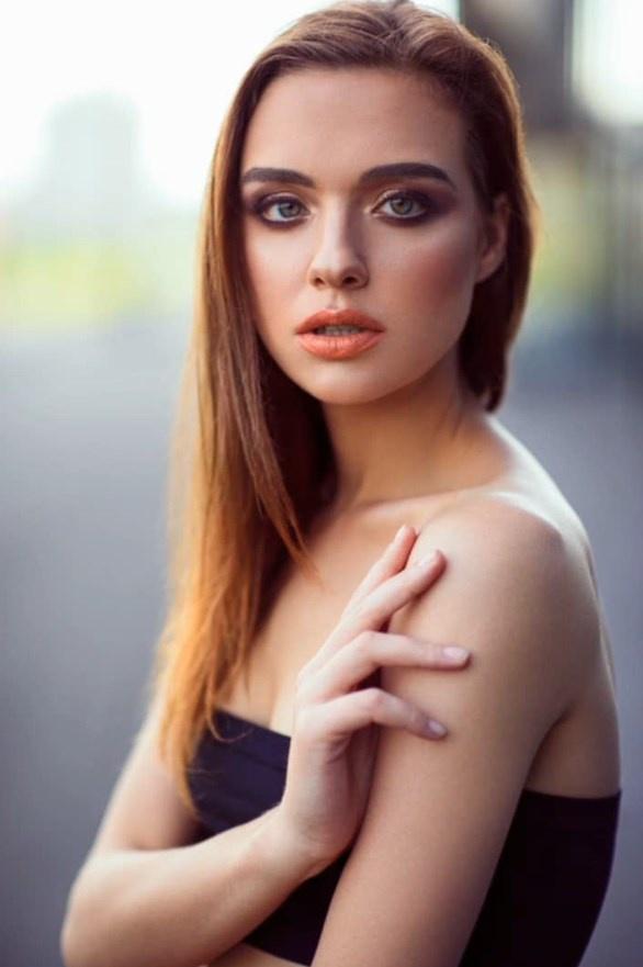 Natural Light Portrait Retouching in Photoshop - Start to Finish (Marcin Mikus)