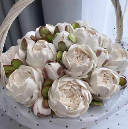 Корзина с белыми пионами из зефира (Анна Иванова) @buket_zefira_rnd