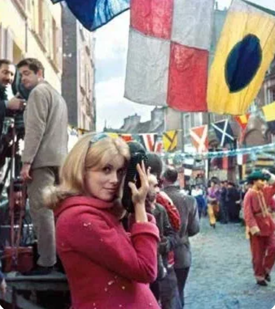 [Умные люди] Шербурские зонтики. Старые песни о главном (Олег Грознов)