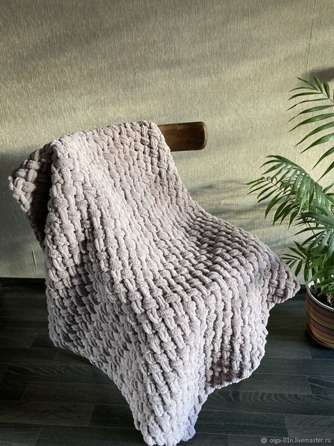 [OlgaTaDa] Плед из плюшевой пряжи узором Плетенка