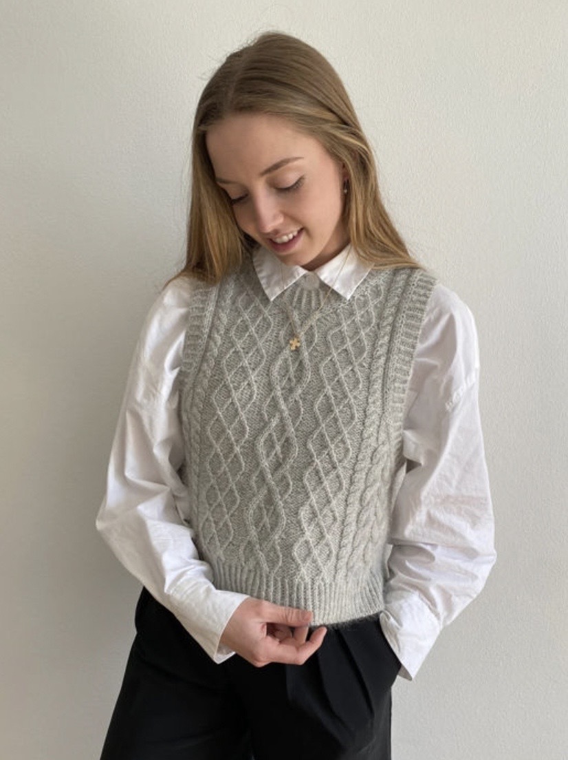 [Вяжи.ру] Жилет косами Swirl Slipover
