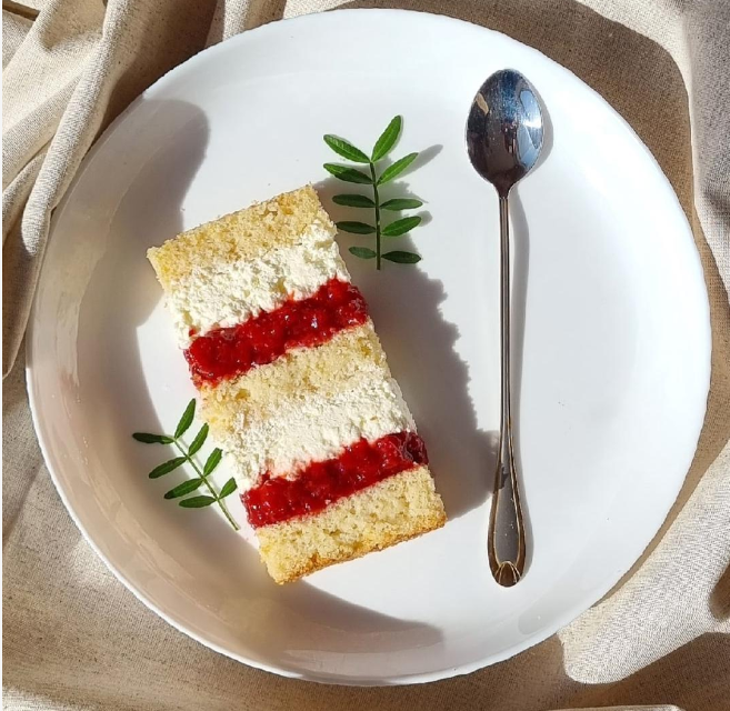 [Streltsova Cake Club] Торт Сметанно-клубничный (Софья Стрельцова)