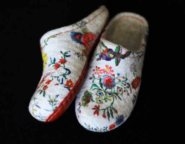 Домашние тапочки в технике «нуно-фелтинг» (Алла Халайджи)