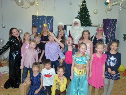 [Умничка] Сценарий Новогоднего праздника для детей 7-12 лет. Дед Мороз в плену игры (Софья Тимофеева, Анастасия Шевченко)