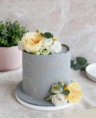 Торты "Тирамису", "Клубничный бархат", "Сникерс" (yanni.bakery)