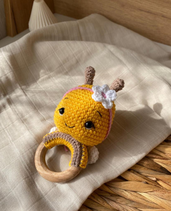 [pinetki_studio_] Погремушка Пчёлка