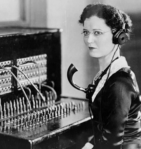 [Умные люди] Телефонные барышни (Иван Савушкин)