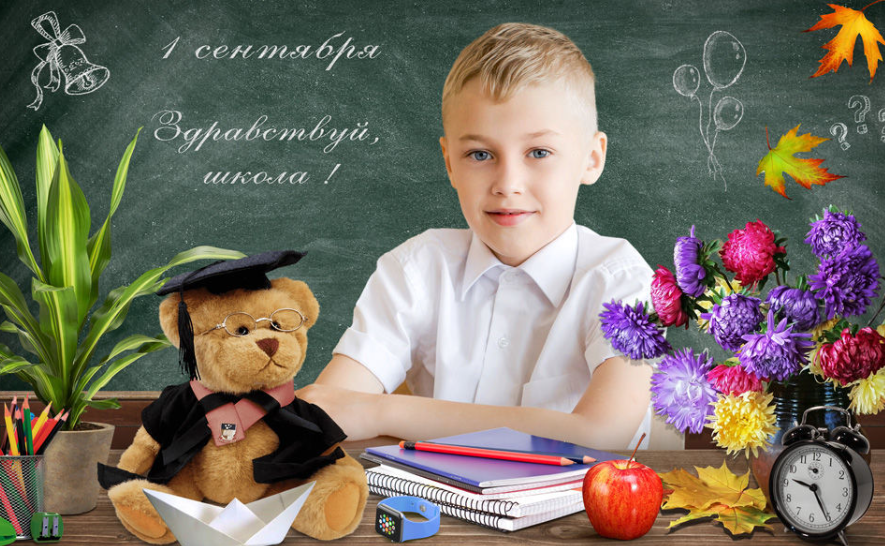 [DigitalArtStudio] Фотошаблон За партой у школьной доски, фото 1 из 1.