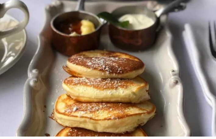 [Novikov School] Классические сырники со сметаной и вареньем  (Антон Кочура)