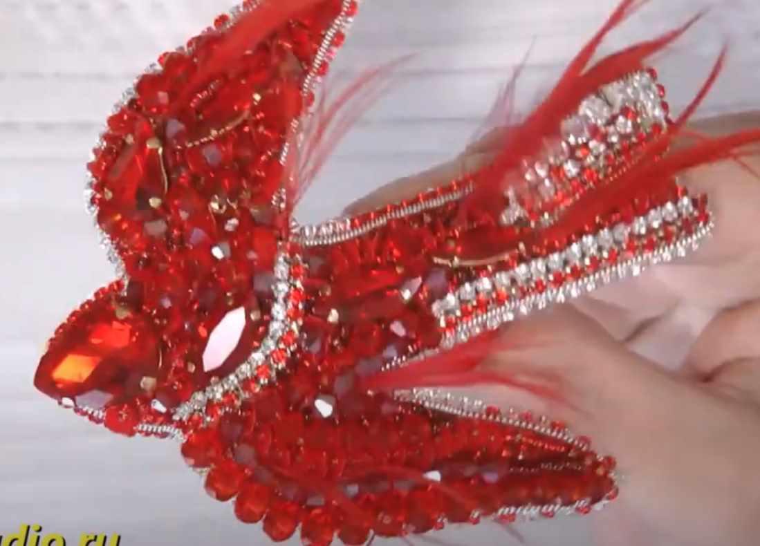 Брошь из бисера Ласточка (Татьяна Тамире)