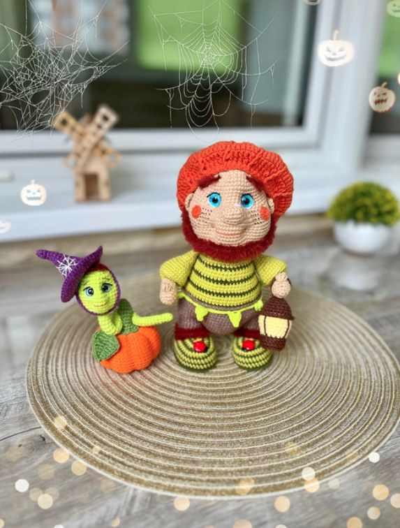 Осенний Гномик и гусеница (Екатерина Литвинова)