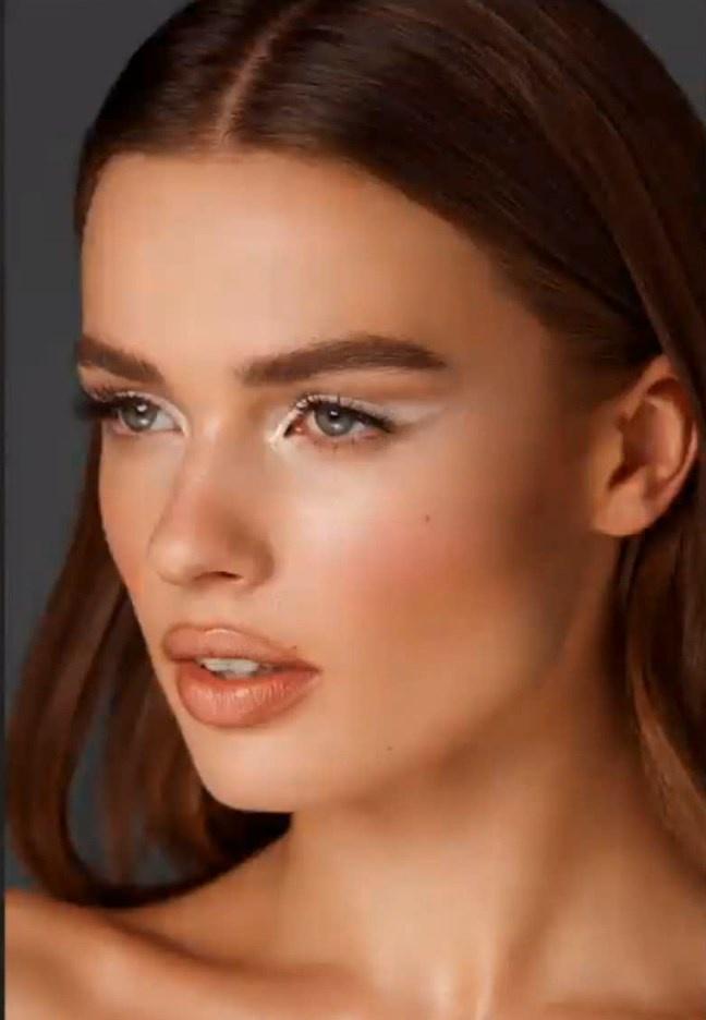 Beauty Portrait Retouching - Professional Workflow (Marcin Mikus)