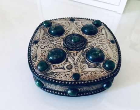 Чеканка в старении с камнями (Татьяна Куксенко)