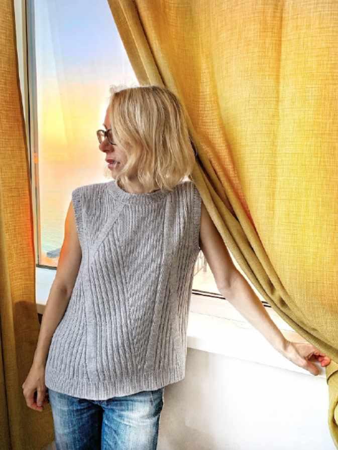 Вязаная безрукавка Диана (stepmother.queen)