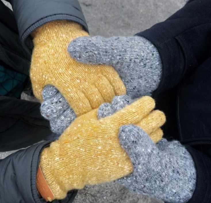 Твидовые перчатки: женские Essential и мужские Manly gloves (yuliagunaliknits), фото 1 из 1.