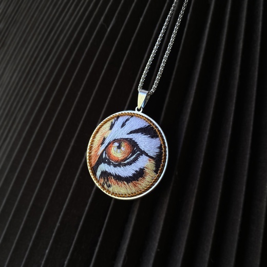 [Брошкоделошная N1] Кулон Глаз тигра (Светлана Казаченко)