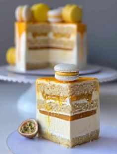 Бисквитный торт и макарон "Манго-Маракуйя" (Александра Голобородько) @my_cake_aleks