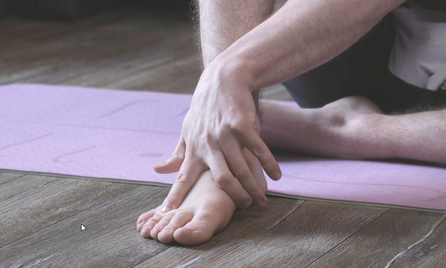 [Edston] Самомассаж и упражнения для стоп и голеностопа. Устранение отеков, восстановление после травмы (Алексей Бутенко), фото 1 из 1.