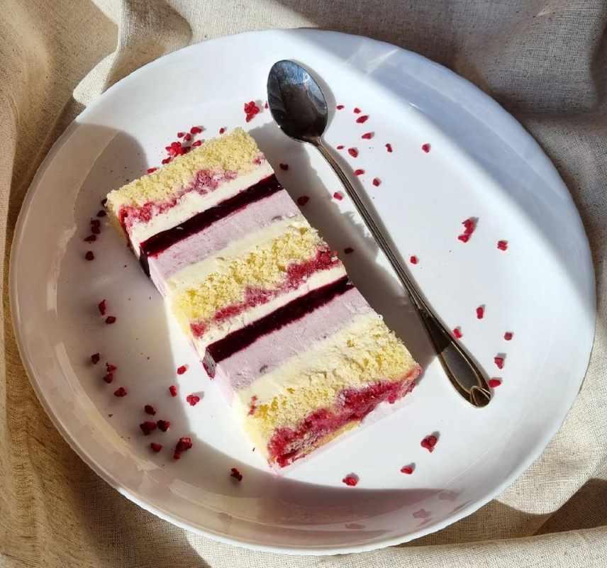 Торт Йогуртово-ягодный (Софья Стрельцова)