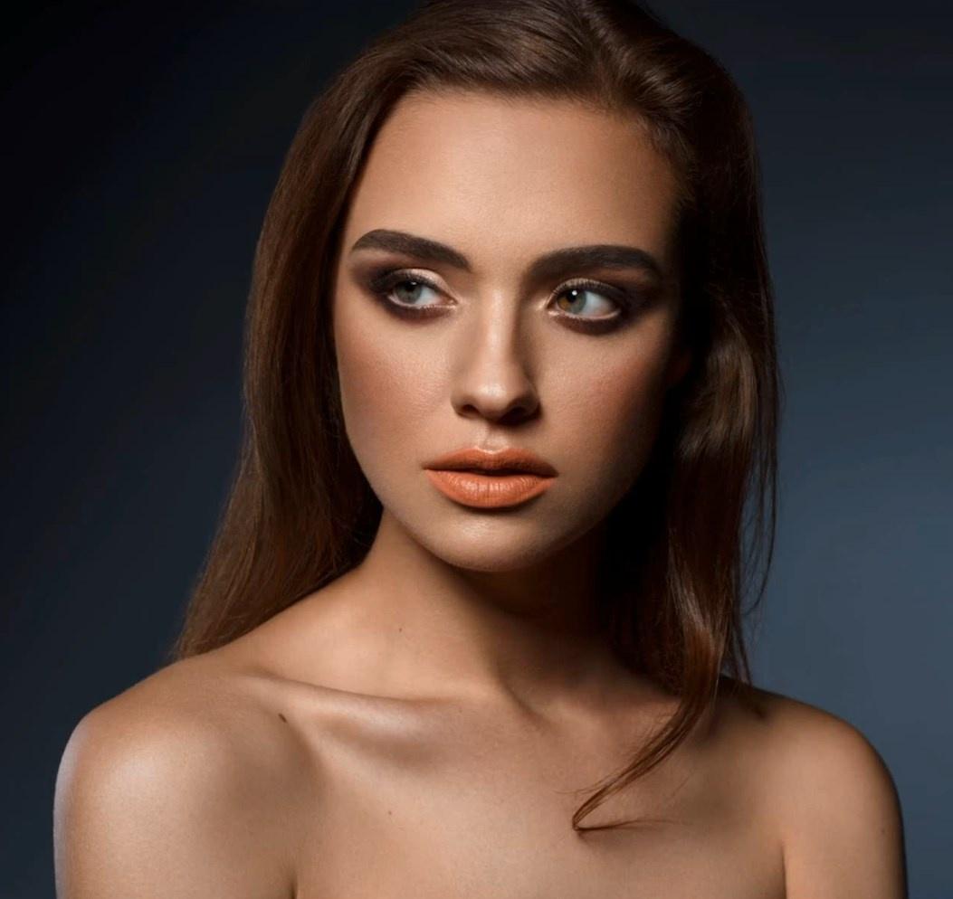 Professional Retouching Techniques in Photoshop (Marcin Mikus)