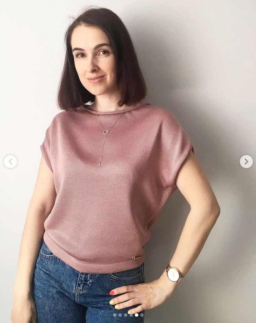 Летняя блузка с фасонными убавками по плечу (trikota_j)