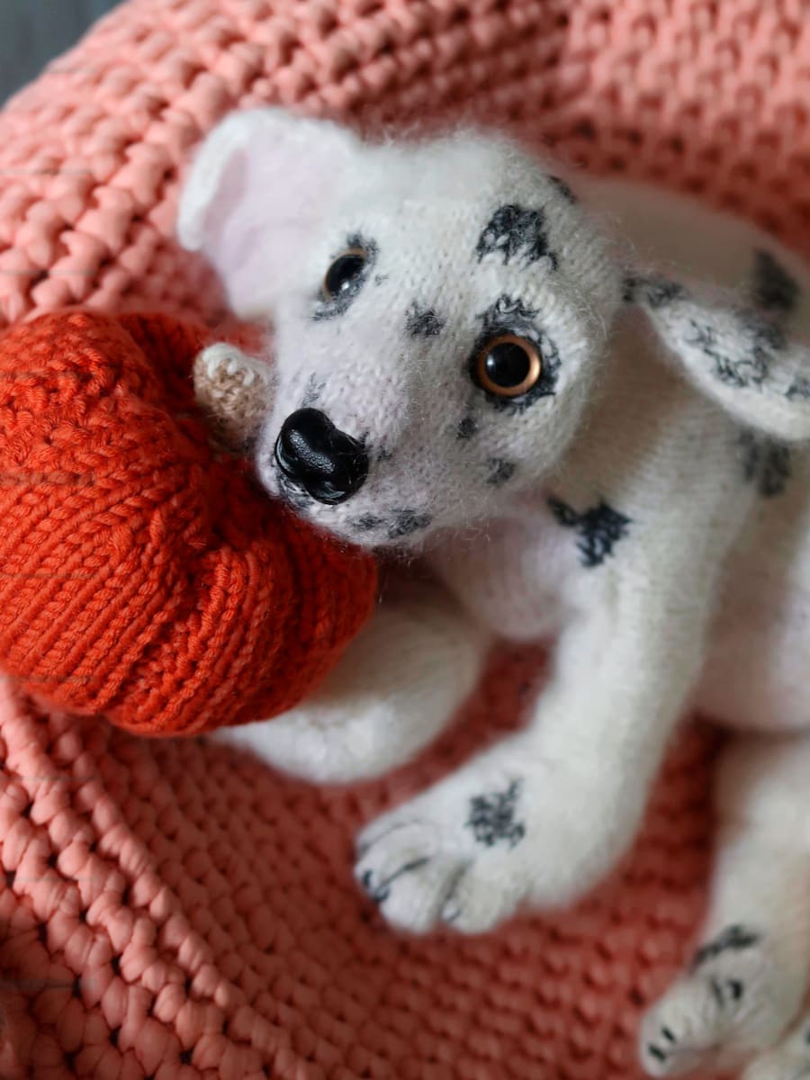 [Вяжи.ру] Вязаный спицами щенок далматинца Dalmatian Puppy (Claire Garland)