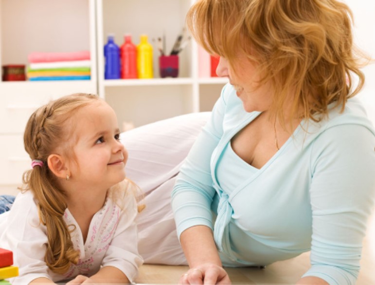 Как маме играть с ребенком от 3 до 7 лет (Наталья Лейкина)