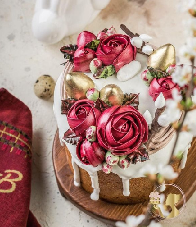 Кружевной кулич с цветами и яйцами (Надежда Коломейцева)